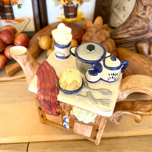 Vintage Ceramic Kitchy Kitchen Mini Teapot - Picture 3 of 6